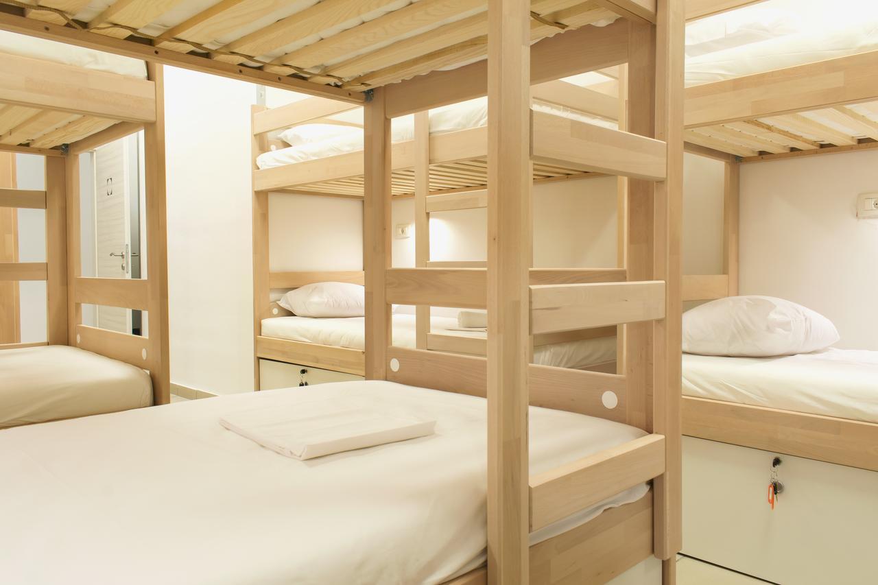 Gravitas Hostel Split Bagian luar foto