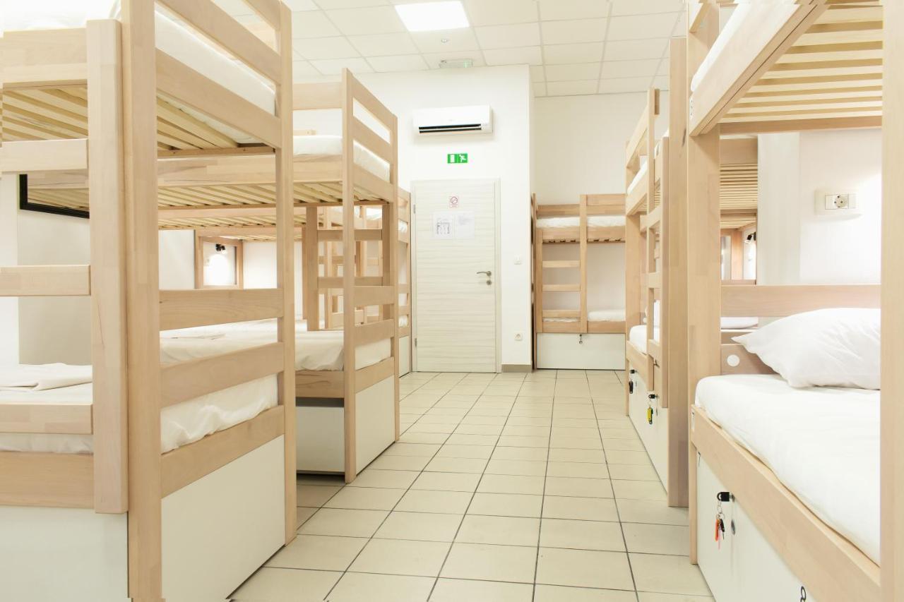 Gravitas Hostel Split Bagian luar foto