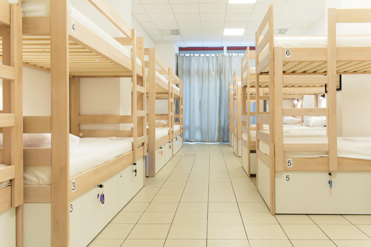 Gravitas Hostel Split Bagian luar foto