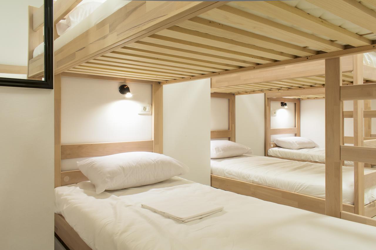 Gravitas Hostel Split Bagian luar foto